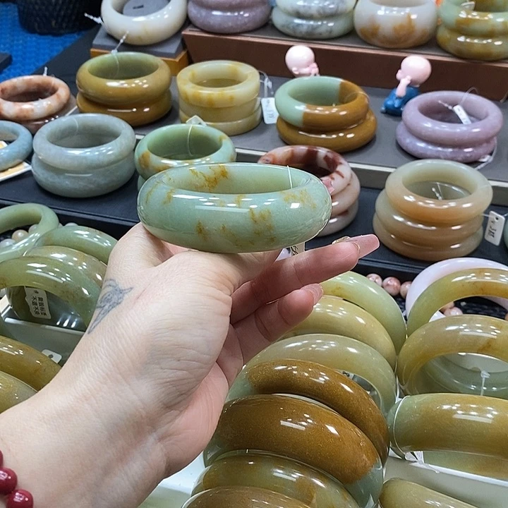 未镶嵌手镯石英质玉