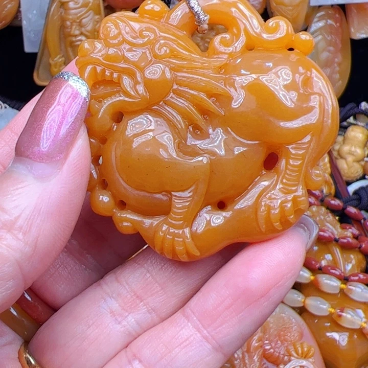 北***娜石英质玉(黄龙玉)合金颈饰