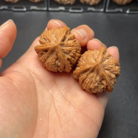 【闪购商品】把件文玩核桃文山………