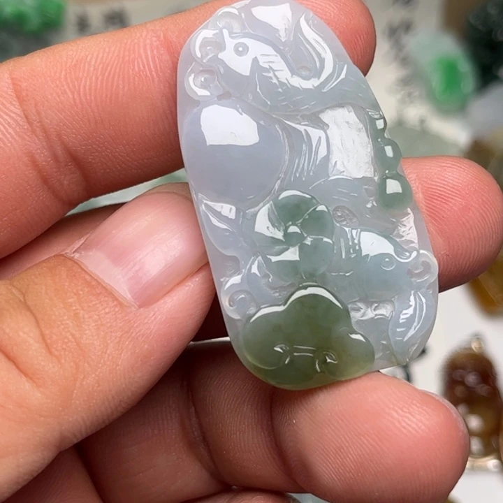 翡翠未镶嵌颈饰双鱼