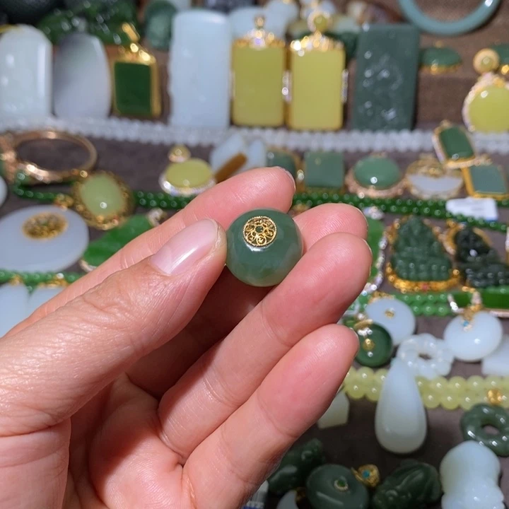 和田玉（碧玉）18K金镶嵌颈饰
