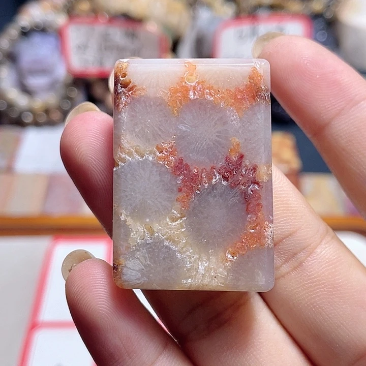 桃***哟玛瑙/玉髓颈饰合金