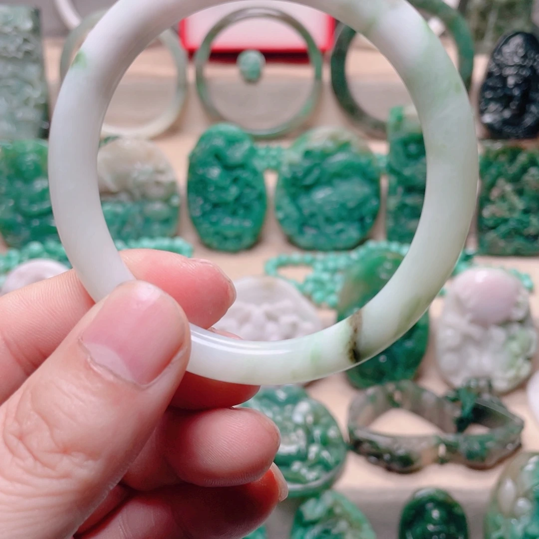 独山玉未镶嵌手镯