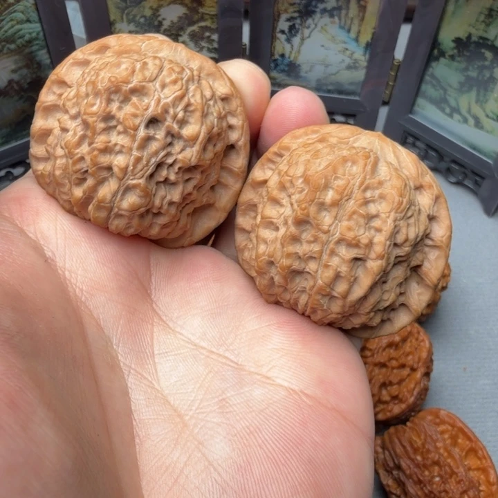 文玩核桃吊坠血麒麟43