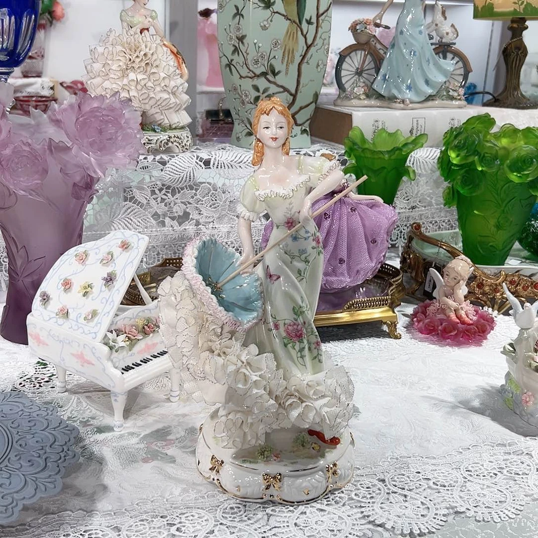 陶瓷B450经典德式打伞蕾丝娃娃