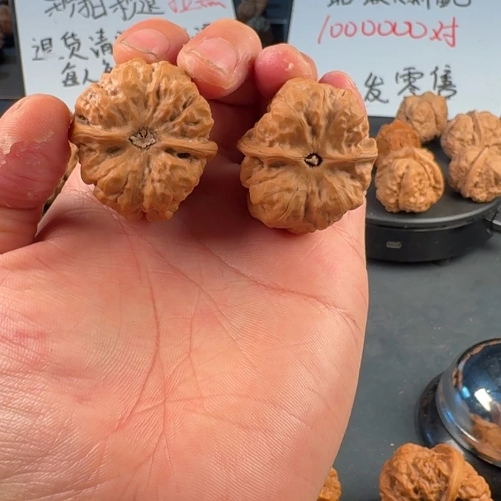 不***床文玩核桃吊坠蛤蟆的眼睛是真的好看啊我的天啊