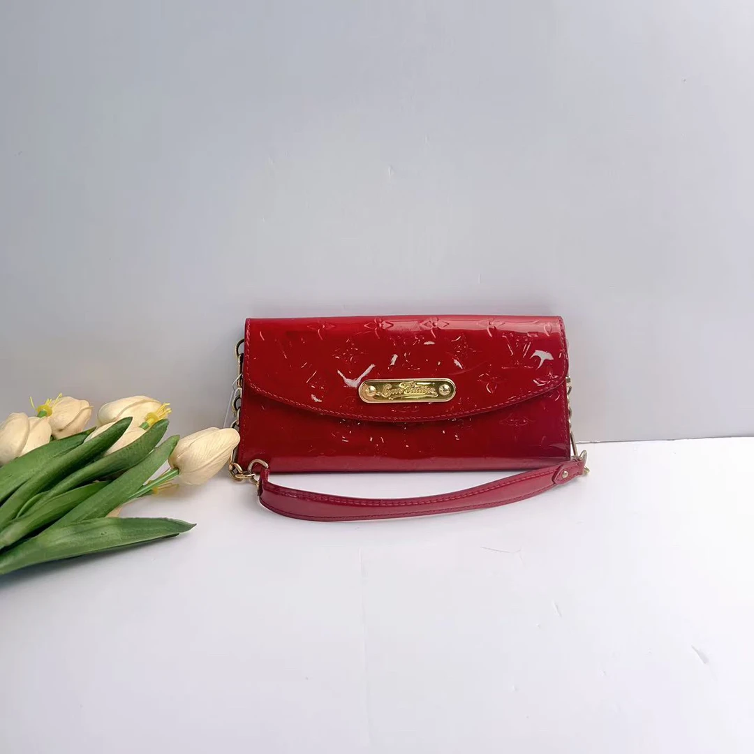 95新 LouisVuitton/路易威登 96新漆皮晚宴单肩包