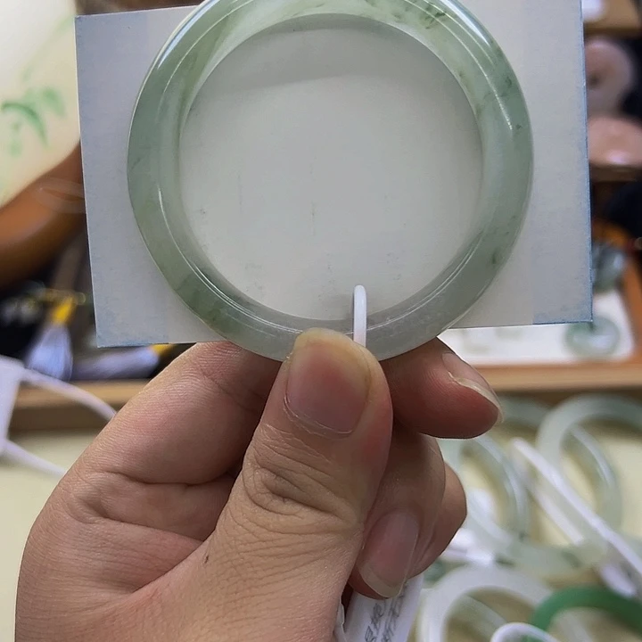 未镶嵌手镯石英岩玉