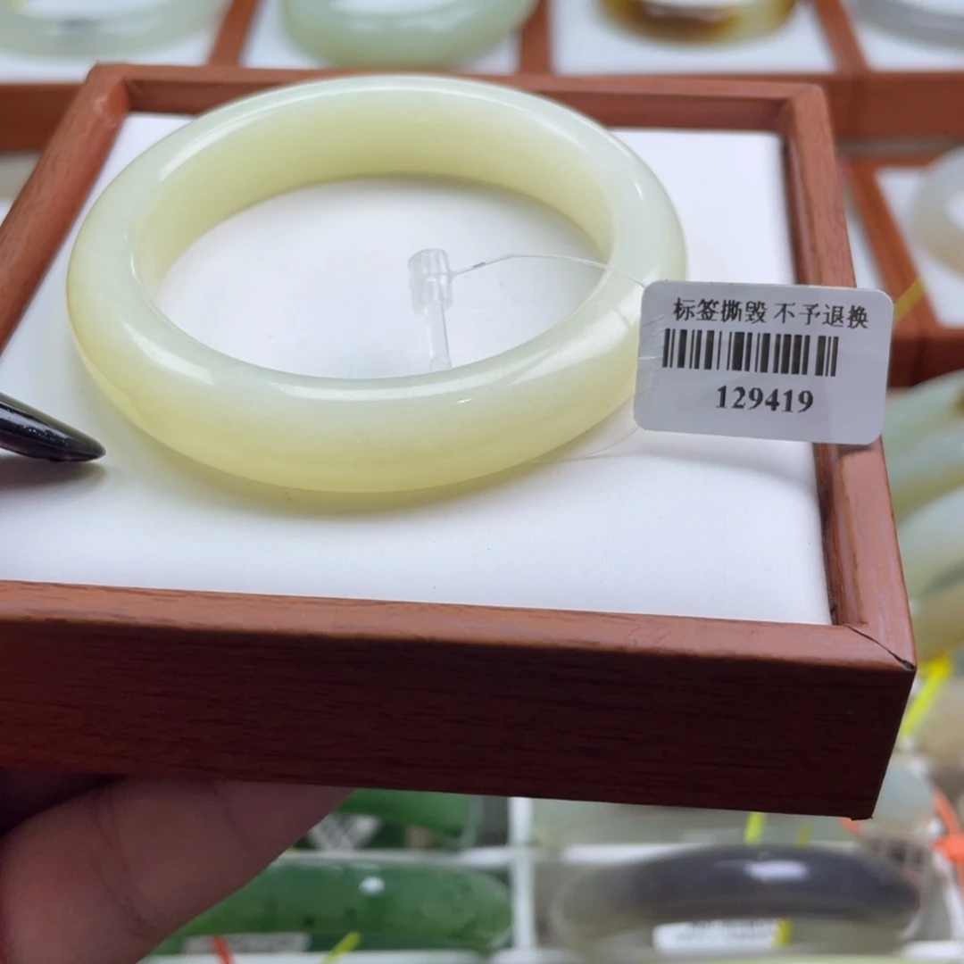 【闪购商品】未镶嵌手镯和田玉51