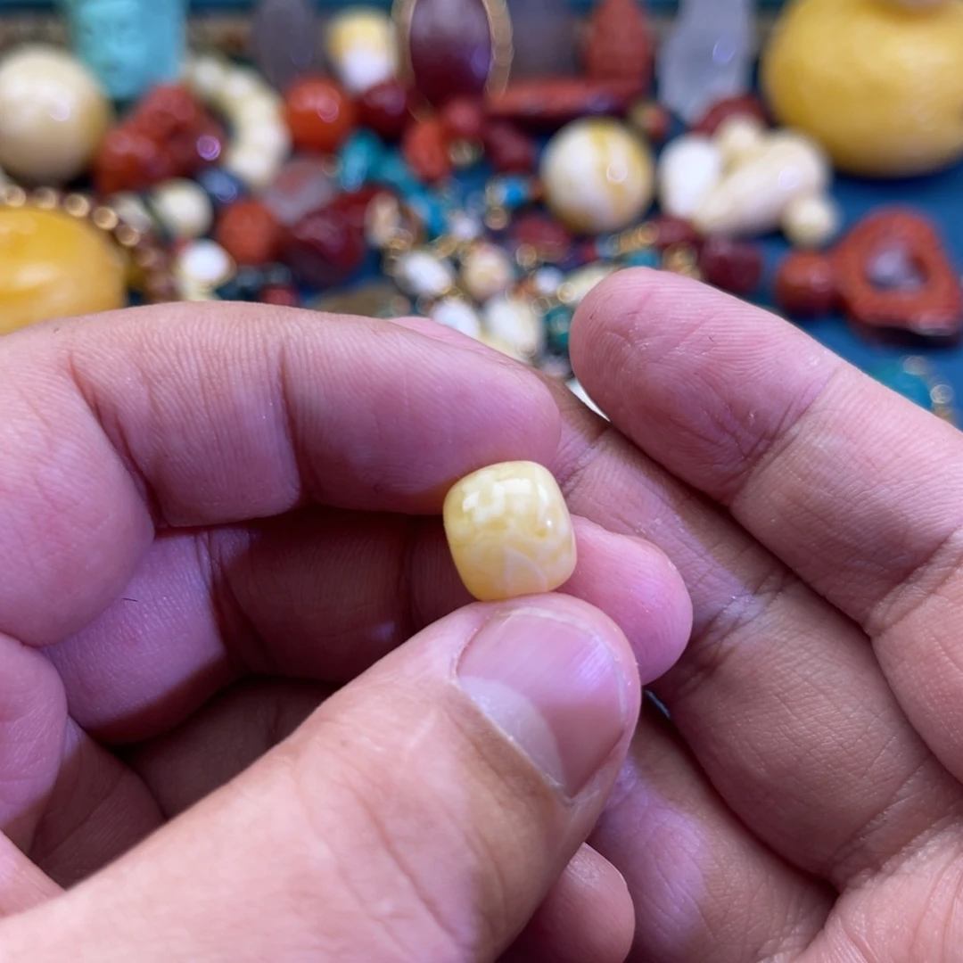 琥珀未镶嵌珠宝奇石12