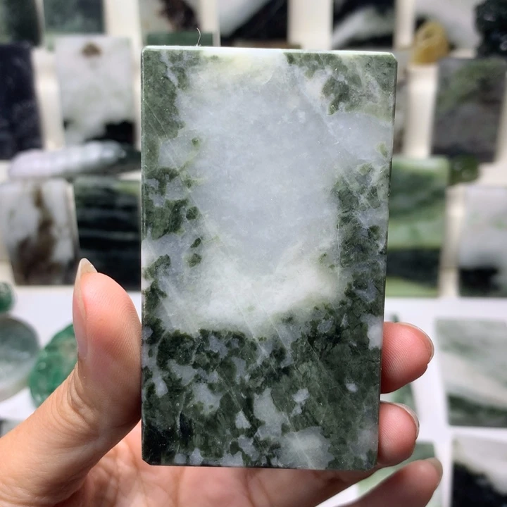 晓***霖独山玉未镶嵌颈饰