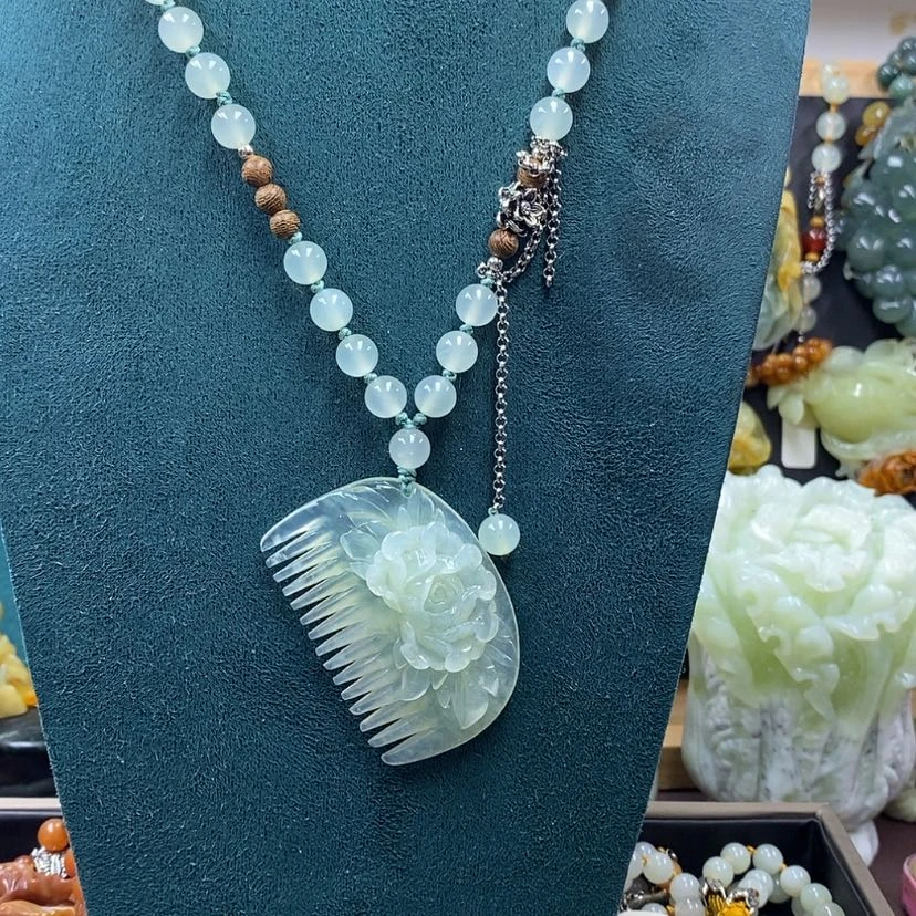 【闪购商品】蛇纹石玉未镶嵌吊坠