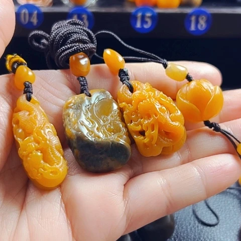 田黄石小**吖田黄石挂件
