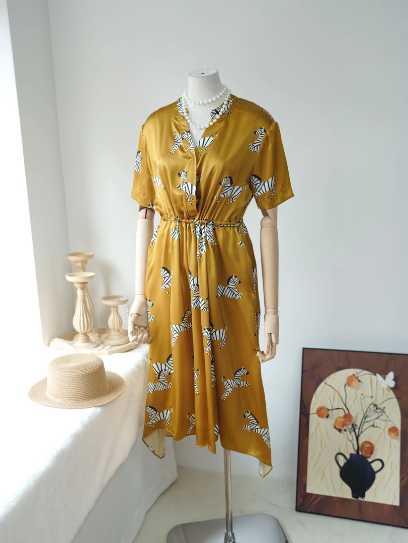 100真丝连衣裙2025夏季新款高端精致气质收腰显瘦v领裙子A00136