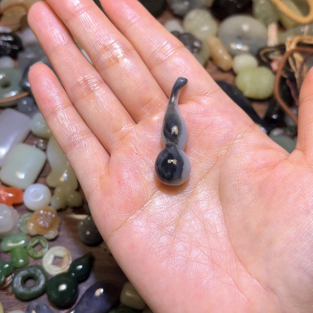 布****和田玉未镶嵌珠宝半成品