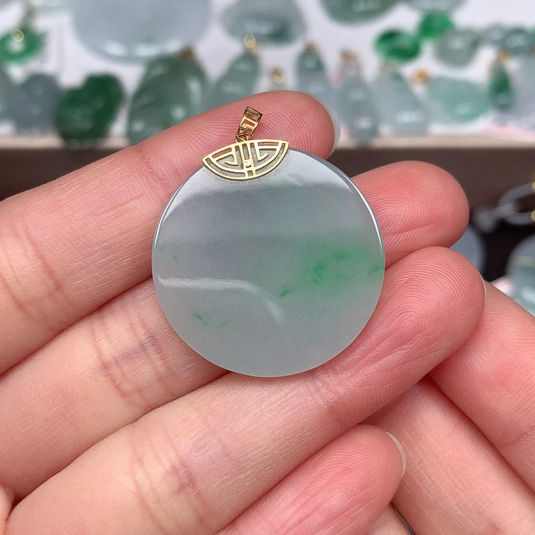 翡翠颈饰未镶嵌无事