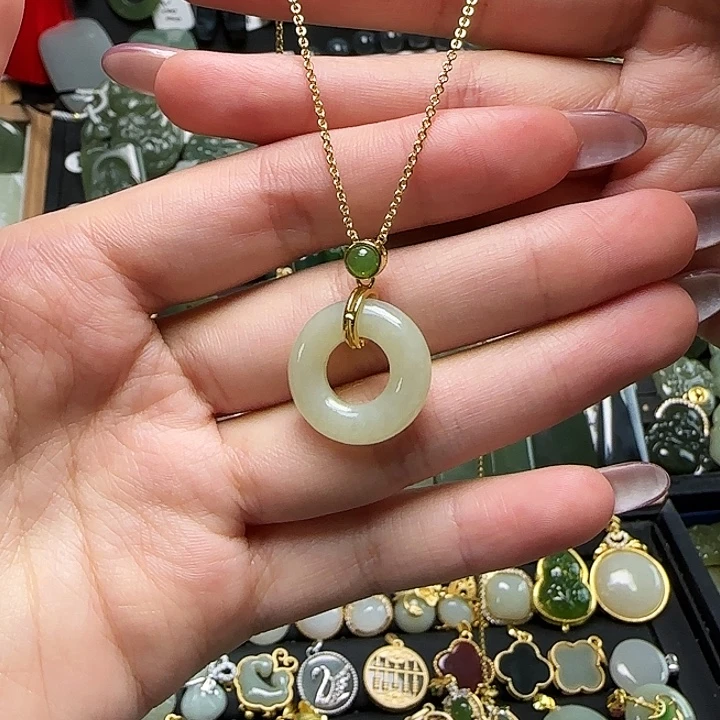 和田玉银S925镶嵌吊坠(赠链)