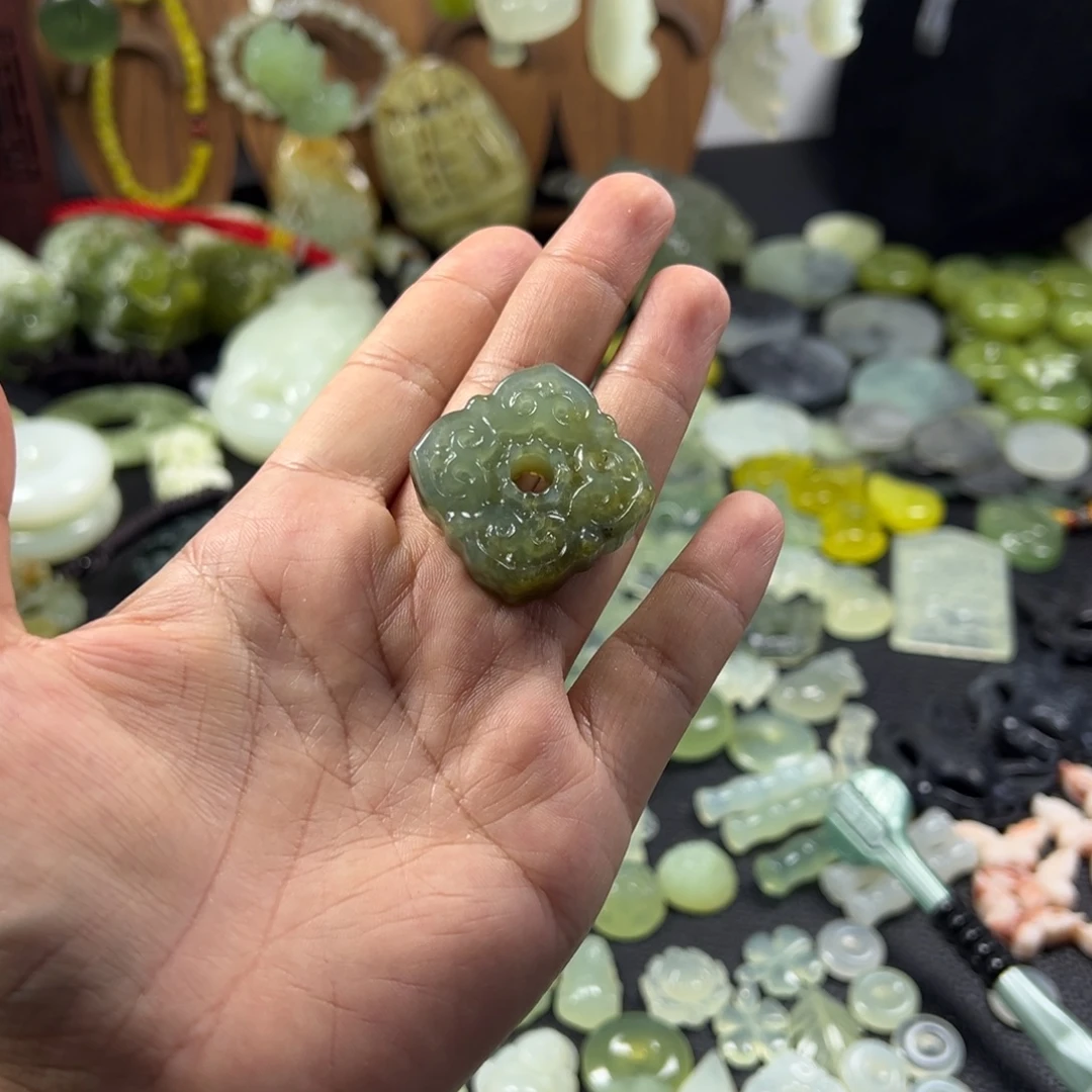 岫玉未镶嵌吊坠(不含链)