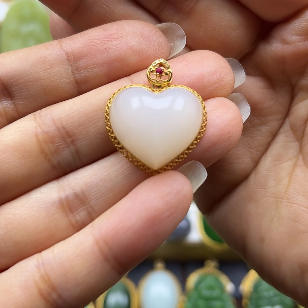 和田玉18K金镶嵌颈饰