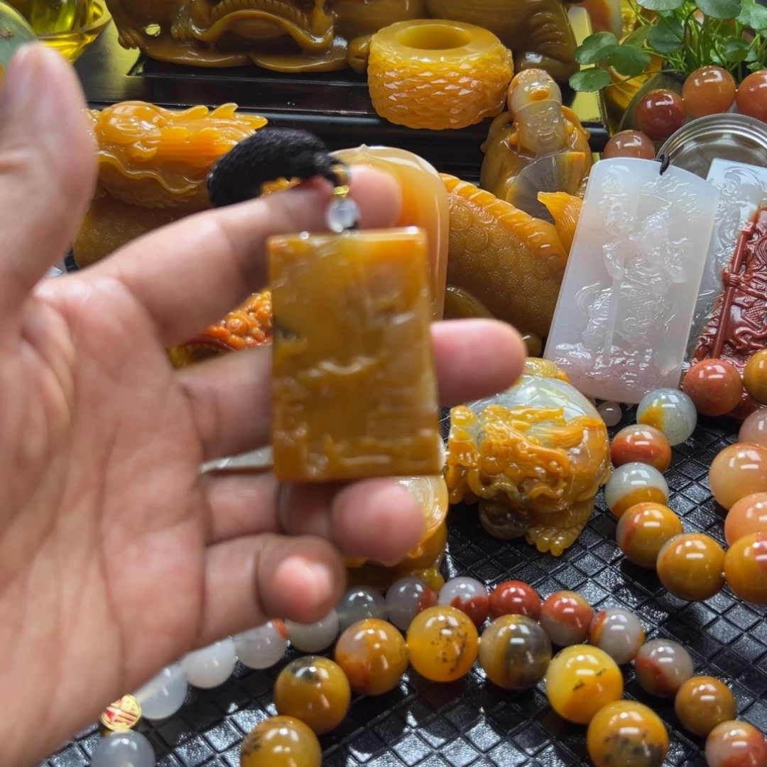 石英质玉未镶嵌颈饰