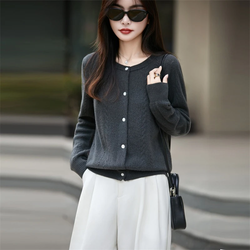 春秋羊毛针织镂空圆领女纯色开衫小香风长袖短款厚款宽松外穿毛衣