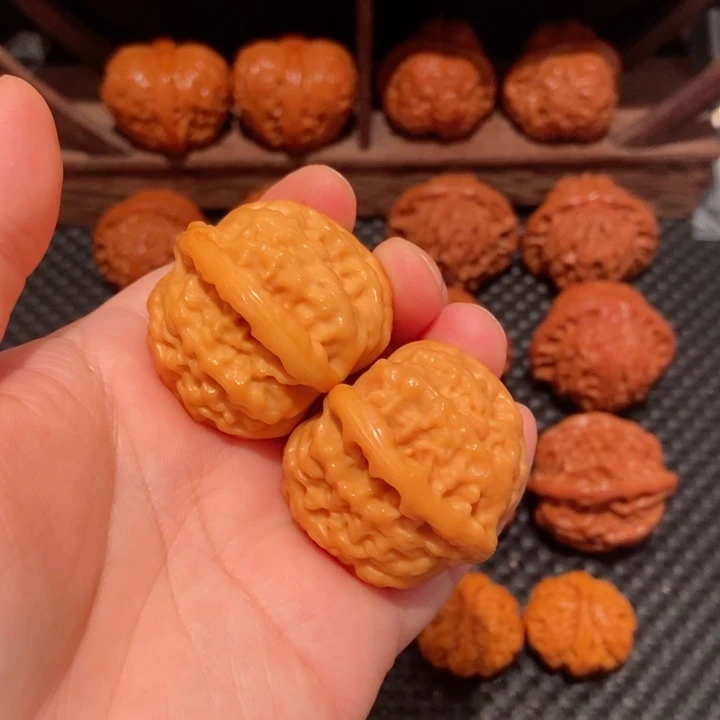 心****文玩核桃把件40尺寸白狮子0186