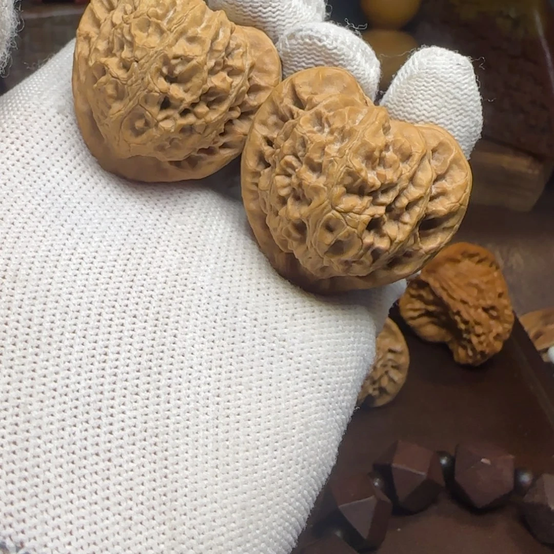 文玩核桃把件桃心小宫灯