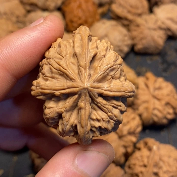文玩核桃吊坠–**哥文玩核桃异形单只