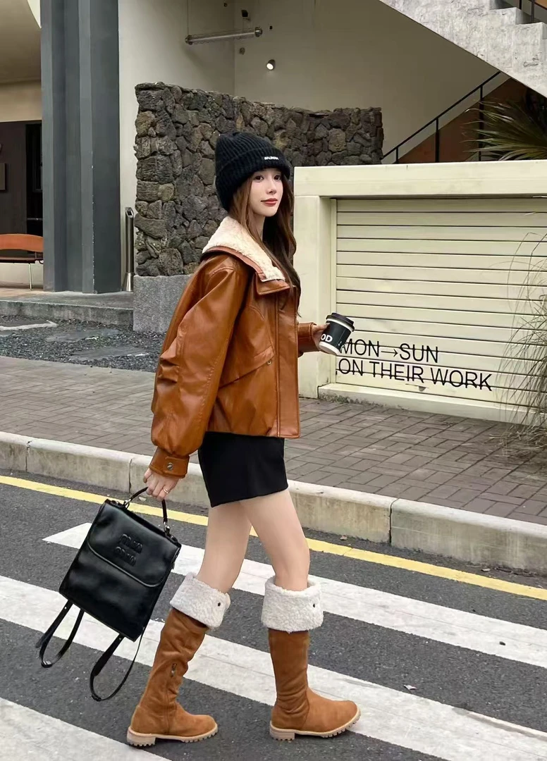 2025羊羔毛大翻领pu皮外套