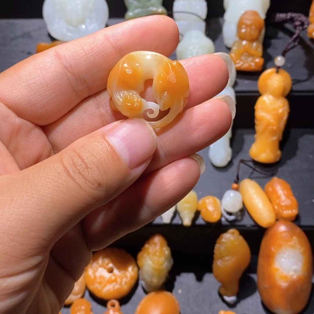 和田玉未镶嵌颈饰简*