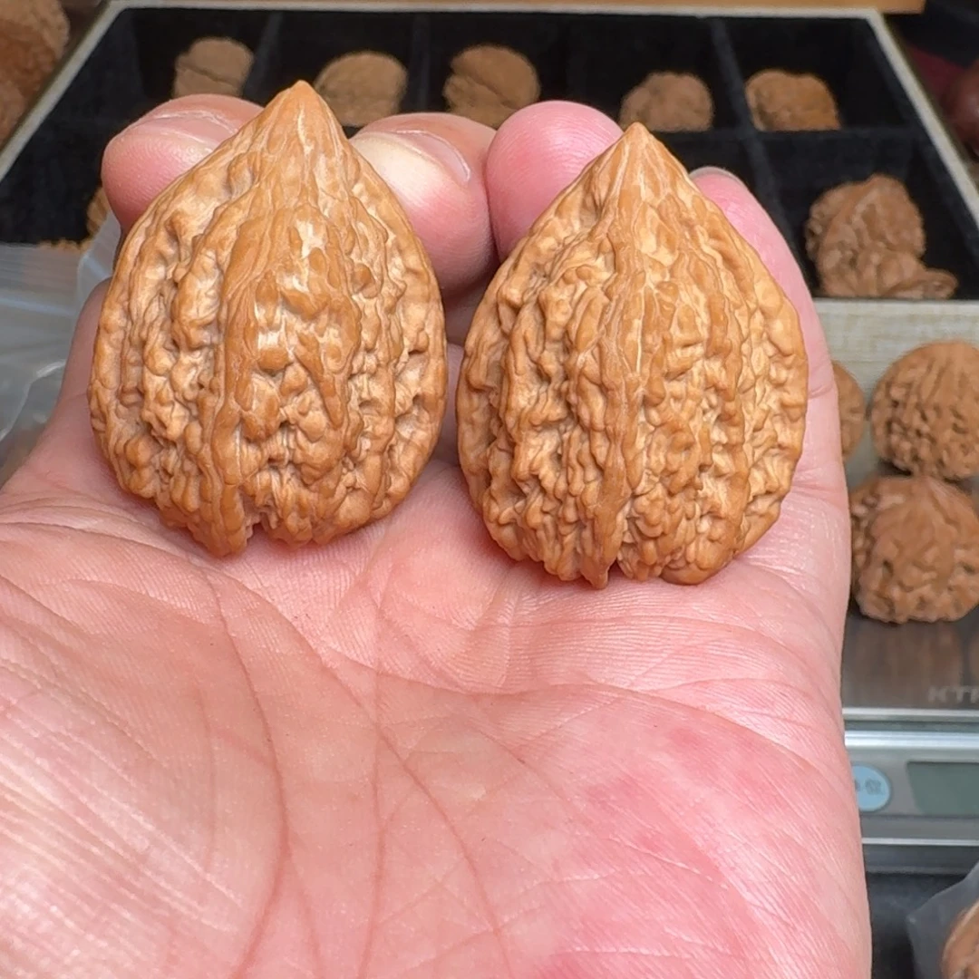 橙***.文玩核桃吊坠全品塔尖 尺寸33