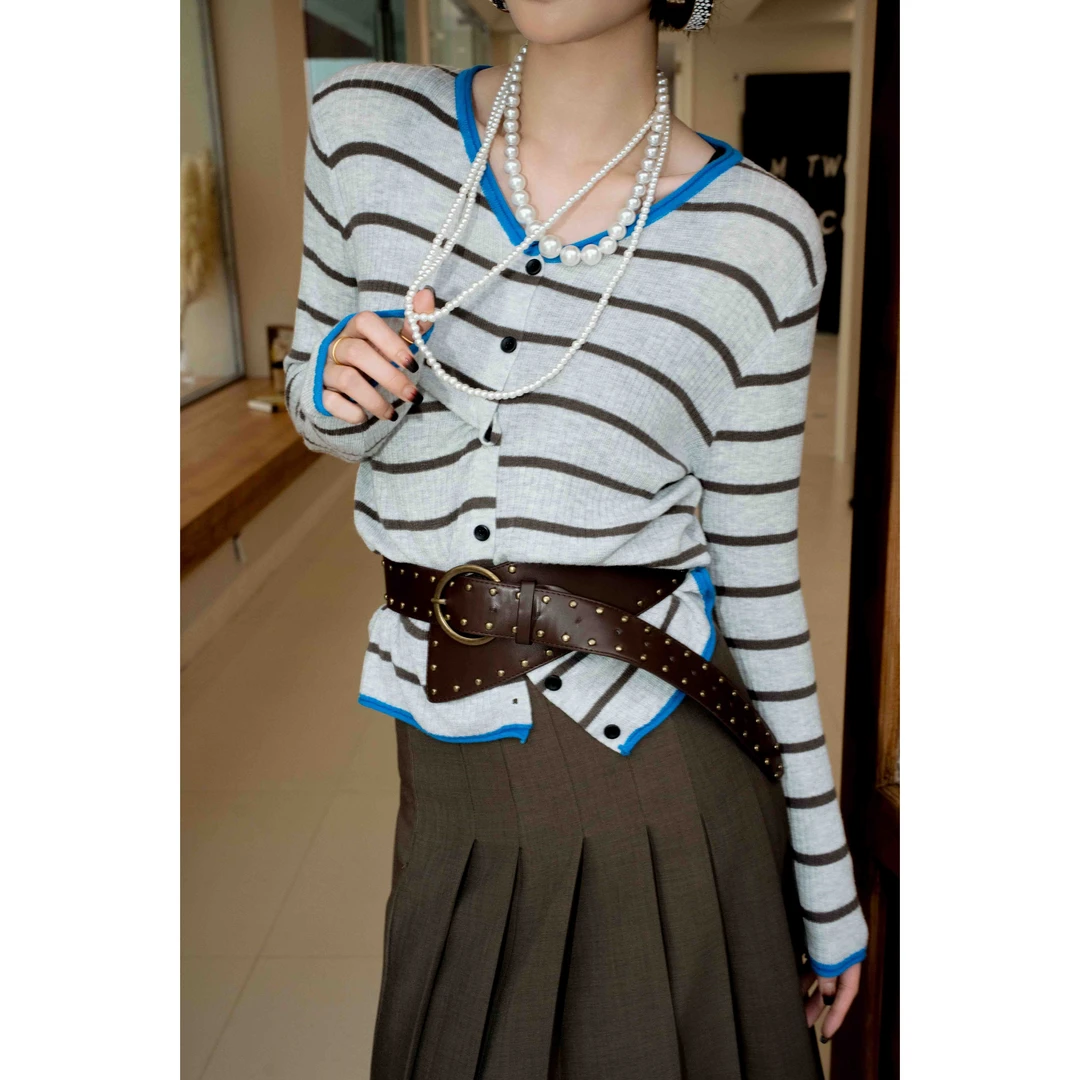 暴躁小明   <记忆点>早秋穿搭蓝色条纹法式针织衫V领上衣/9705