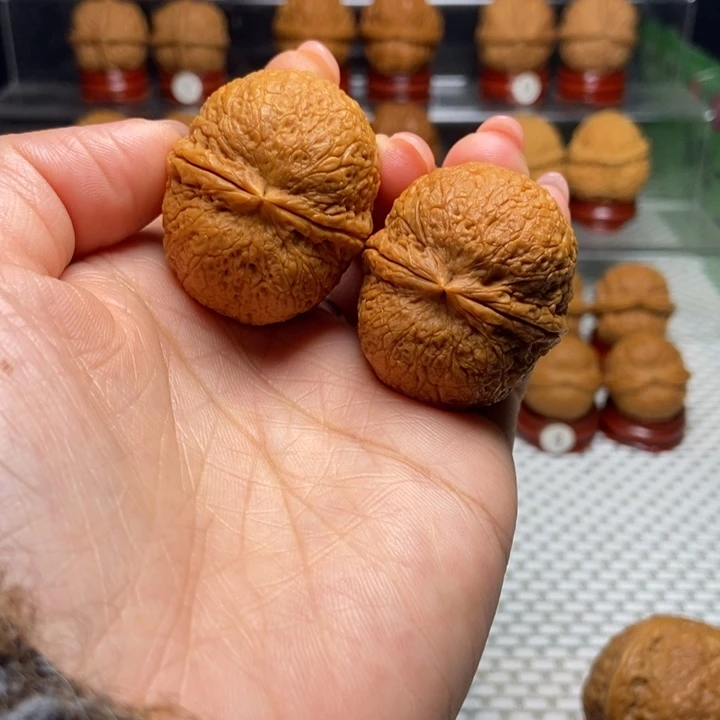 1***9文玩核桃把件1铁绣球