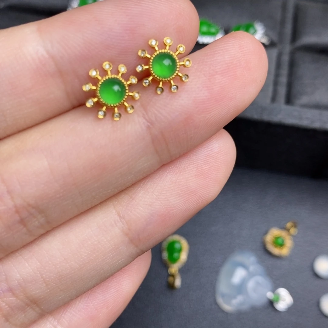 翡翠18K金镶嵌耳饰18Ｋ金蛋面耳钉