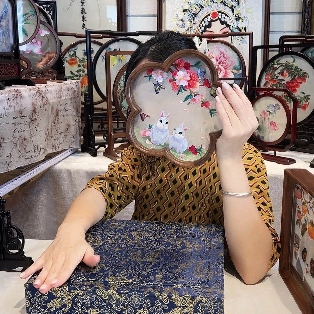 织绣苏绣摆台胡桃木手工