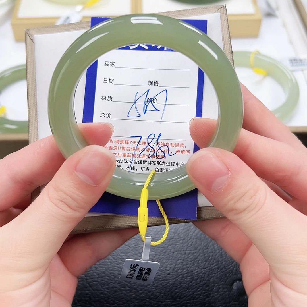 和田玉未镶嵌手镯