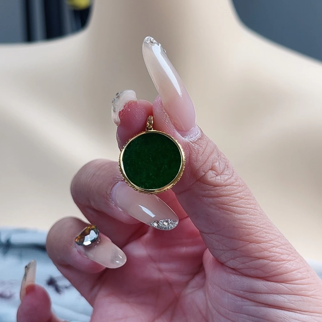 翡翠18K金镶嵌颈饰