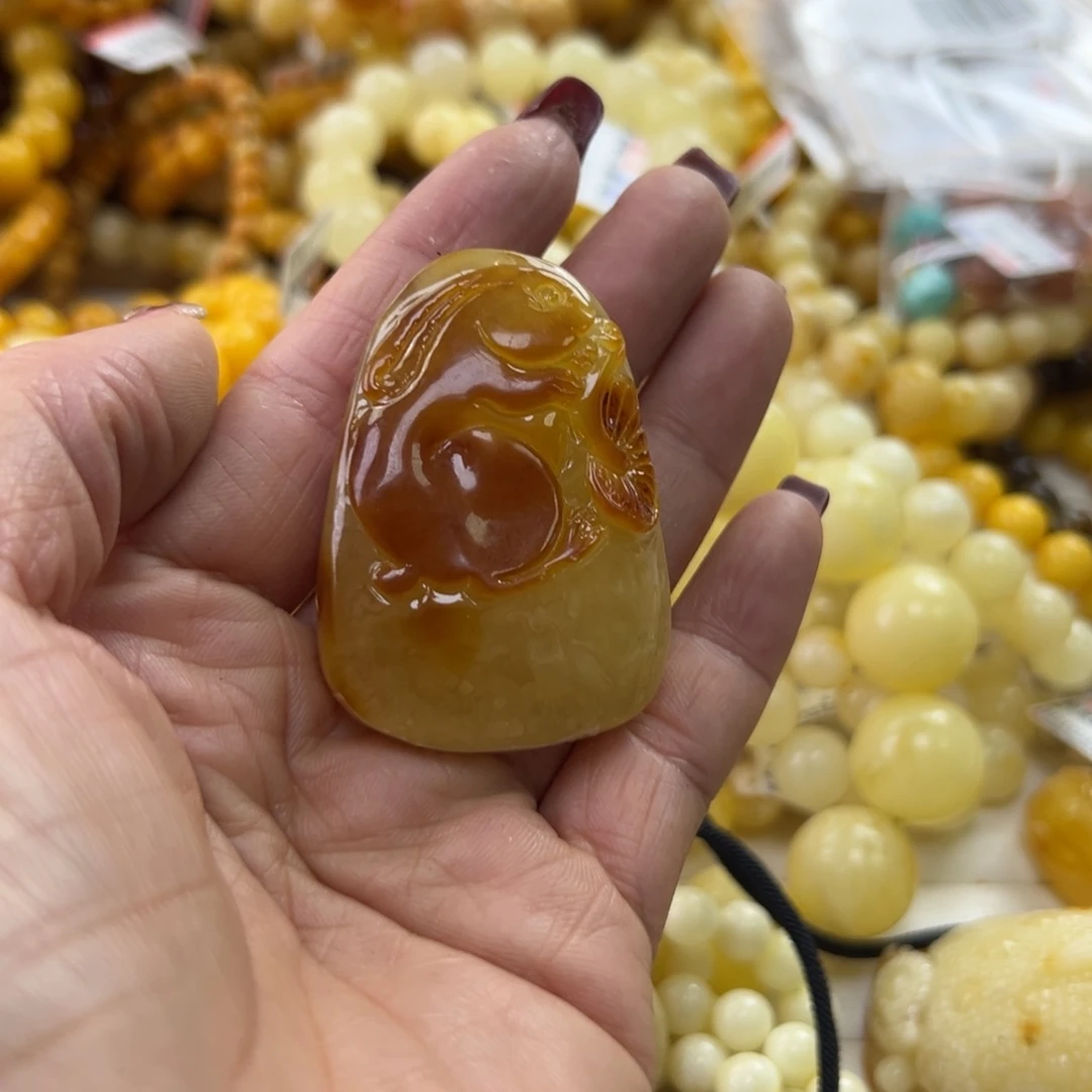 琥珀珠宝奇石未镶嵌
