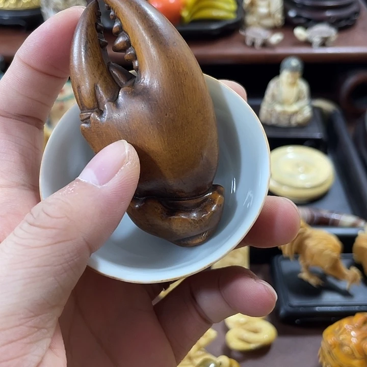 瓷片精致雕刻工艺精湛