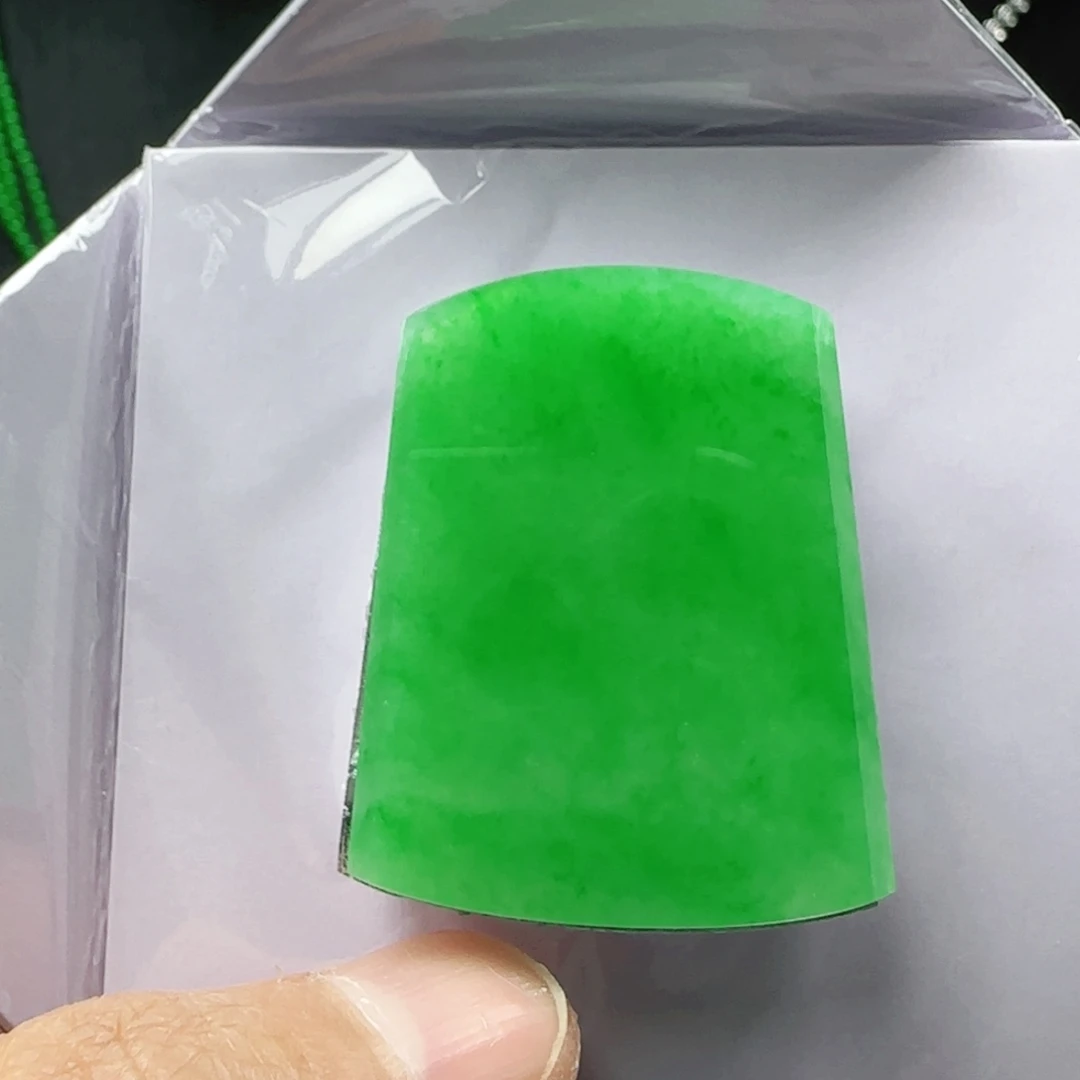 翡翠颈饰未镶嵌H*无事牌