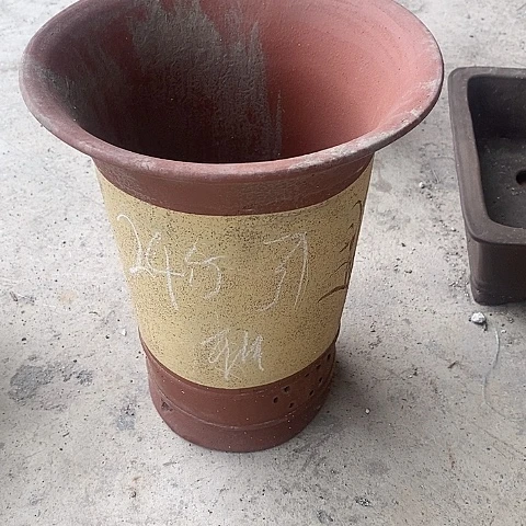 中国宜兴紫砂花盆，