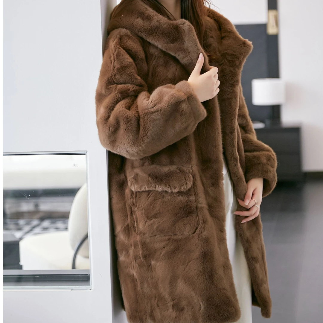 咖啡色中长款黑色可爱风长款通勤小熊连保暖外套