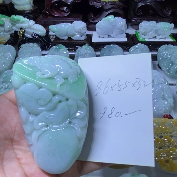翡翠未镶嵌颈饰金蟾手把件