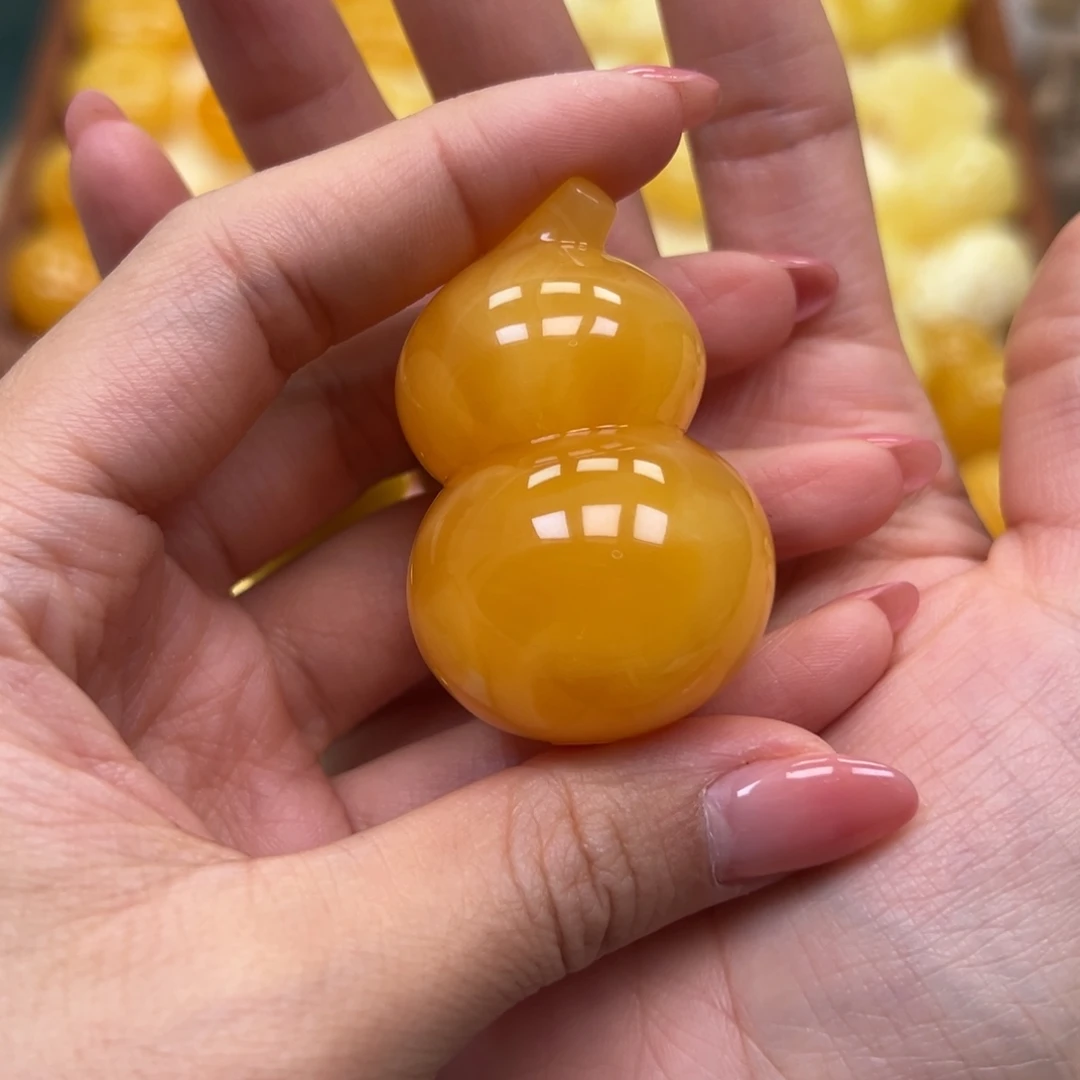 乖***琥珀未镶嵌颈饰蜜蜡