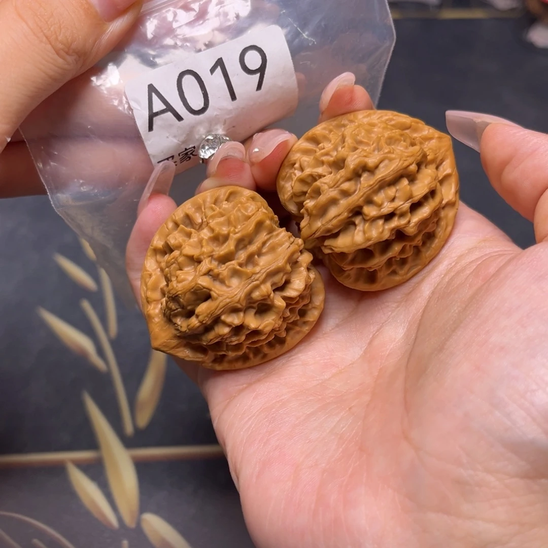 文玩核桃吊坠龙门涧41.5