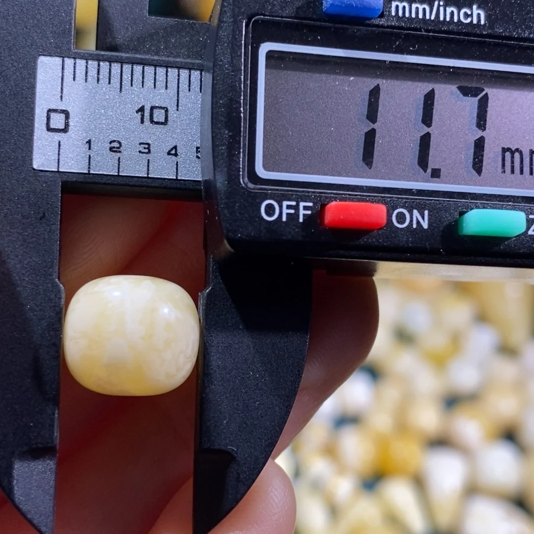 蜜蜡裸石未镶嵌微瑕