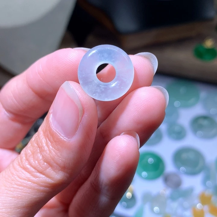 翡翠颈饰未镶嵌甜甜圈