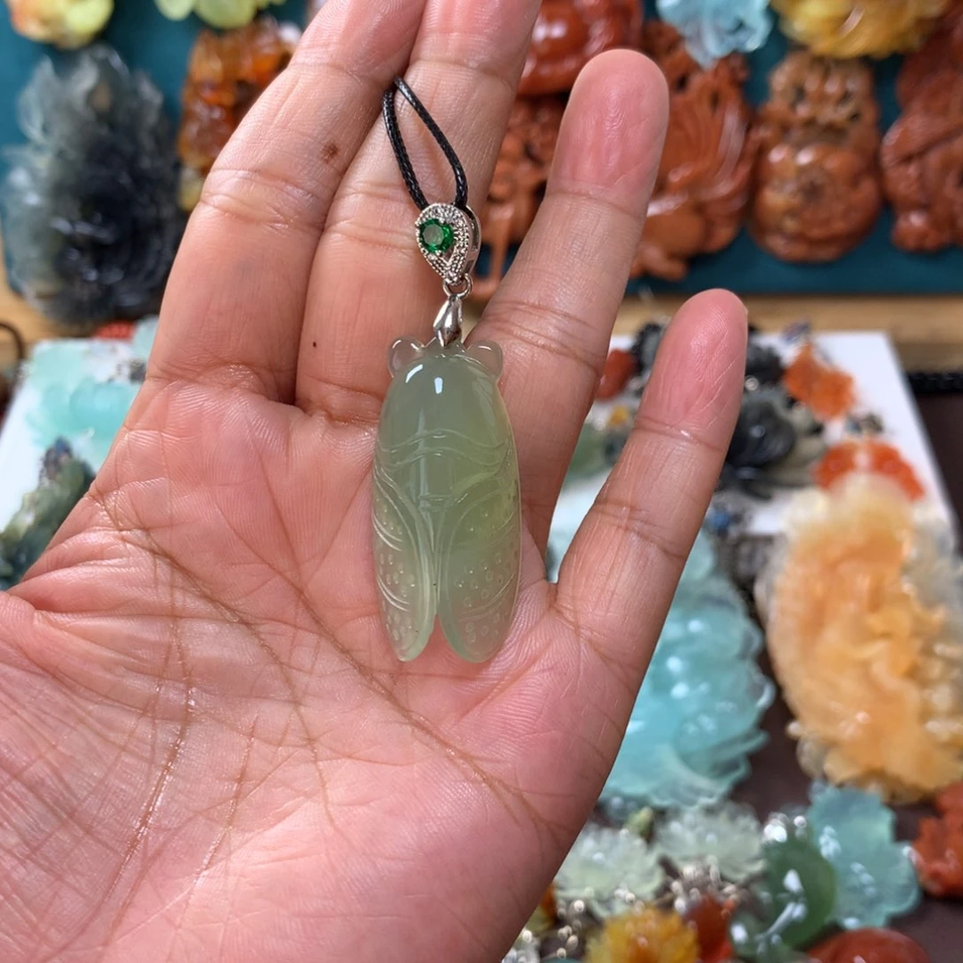 蛇纹石玉挂坠未镶嵌