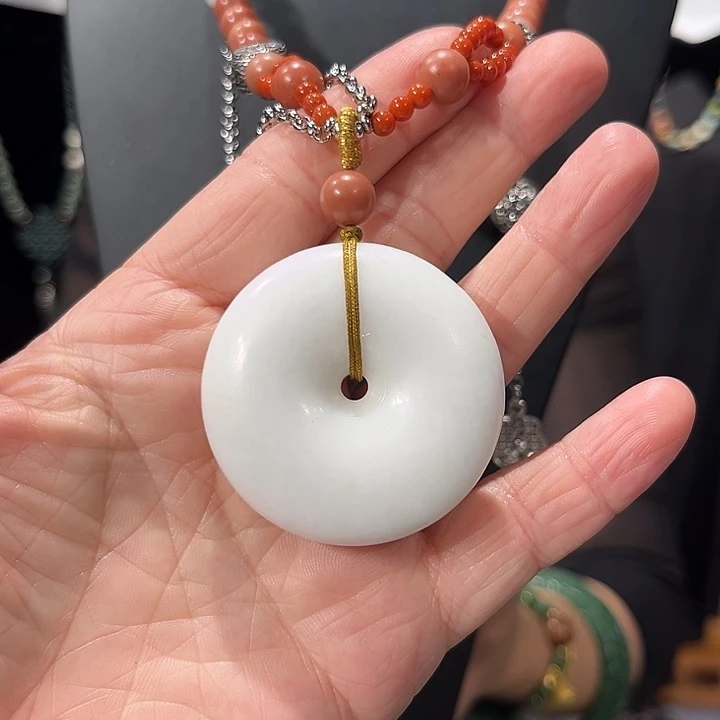 颈饰未镶嵌和田玉