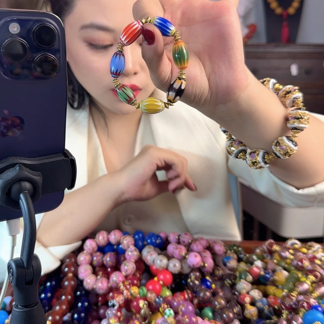 玻璃颈饰老琉璃的故事是一个人的